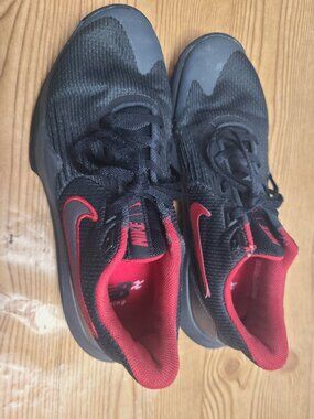 Nike Sneakers Size US Mens 9 (AS IS)